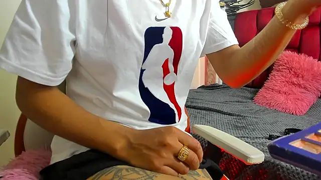 Snapshot of Sheilly_brown chatting on 10/21/25, 07:03 Sheilly brown online show from 10/21/25, 07:03