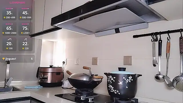 Coco--01 online show from 09/14/25, 01:16