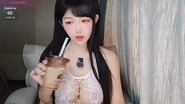 Snapshot of Coco--01 chatting on 07/31/26, 01:49 Coco--01 online show from 07/31/26, 01:49