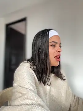 JuanitaMore01 online show from 11/02/25, 08:00