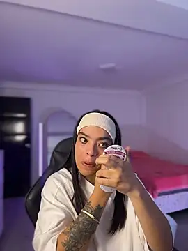 JuanitaMore01 online show from 06/04/26, 10:27
