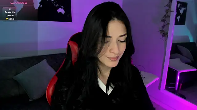 ZoeValencia1 online show from 12/15/25, 12:09