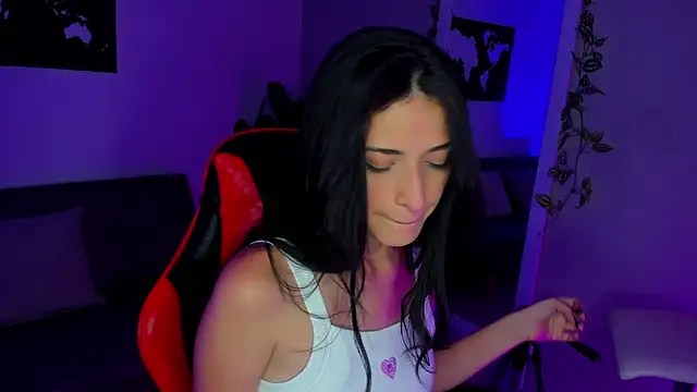 Snapshot of ZoeValencia1 chatting on 03/31/26, 12:27 ZoeValencia1 online show from 03/31/26, 12:27