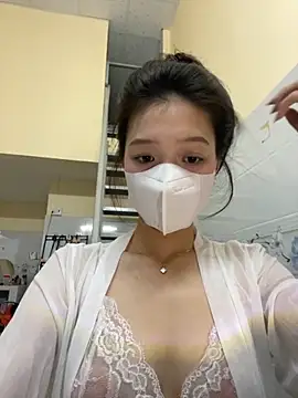 Snapshot of Miinami chatting on 09/20/25, 09:21 Miinami online show from 09/20/25, 09:21