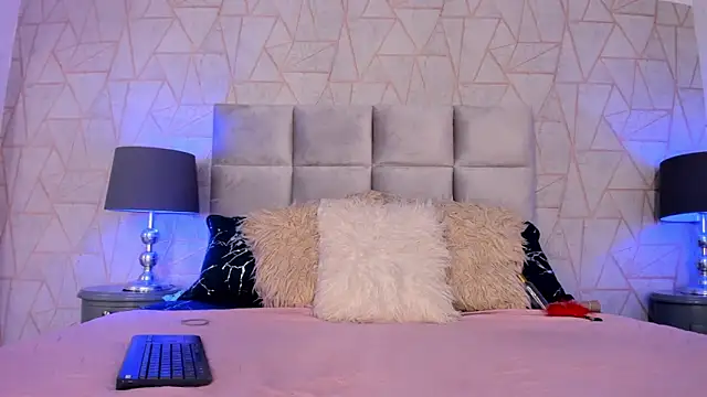 Snapshot of Emely_florence_ chatting on 10/20/25, 07:25 Emely florence online show from 10/20/25, 07:25