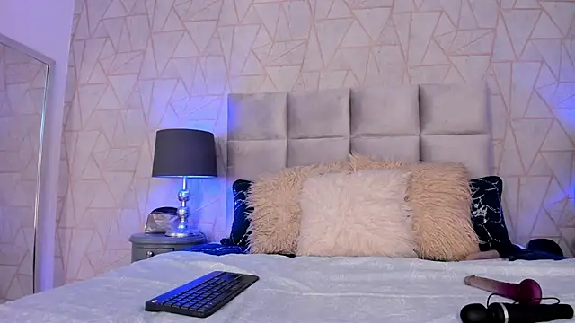 Snapshot of Emely_florence_ chatting on 11/28/25, 07:05 Emely florence online show from 11/28/25, 07:05