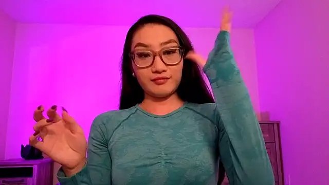 Snapshot of Aliciaz3 chatting on 10/05/25, 05:22 Aliciaz3 online show from 10/05/25, 05:22