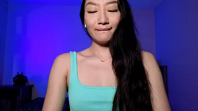 Snapshot of Aliciaz3 chatting on 11/15/25, 02:13 Aliciaz3 online show from 11/15/25, 02:13