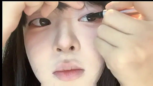 EnEn xiaobao online show from 11/11/25, 03:56