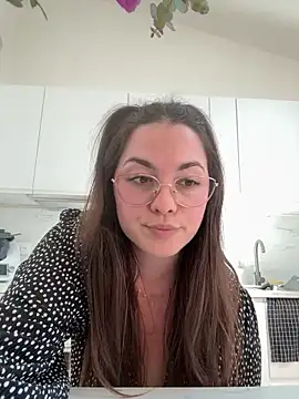 Snapshot of liloush__ chatting on 04/20/26, 01:47 liloush online show from 04/20/26, 01:47