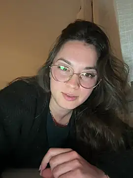 Snapshot of liloush__ chatting on 05/13/26, 09:00 liloush online show from 05/13/26, 09:00