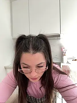 Snapshot of liloush__ chatting on 05/17/26, 01:51 liloush online show from 05/17/26, 01:51