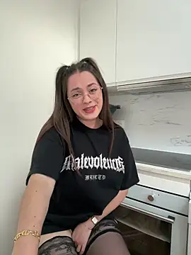 Snapshot of liloush__ chatting on 05/19/26, 06:36 liloush online show from 05/19/26, 06:36