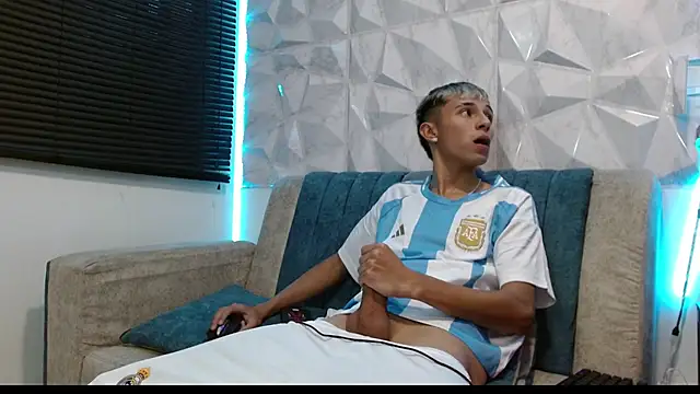 Snapshot of Isaac_tan chatting on 09/08/25, 11:04 Isaac tan online show from 09/08/25, 11:04