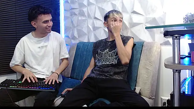 Snapshot of Isaac_tan chatting on 09/22/25, 12:45 Isaac tan online show from 09/22/25, 12:45