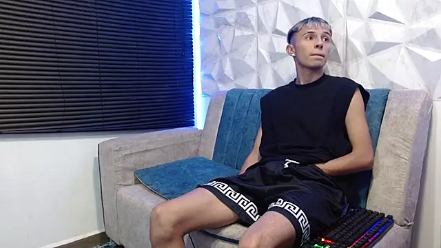 Snapshot of Isaac_tan chatting on 10/05/25, 03:16 Isaac tan online show from 10/05/25, 03:16