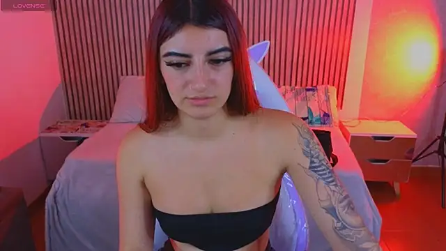 Snapshot of _aitana_001 chatting on 11/12/25, 07:46 aitana 001 online show from 11/12/25, 07:46