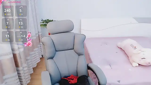 Snapshot of yaoyao-baby520 chatting on 11/23/25, 02:06 yaoyao-baby520 online show from 11/23/25, 02:06