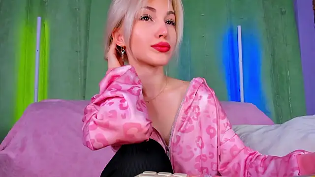 Snapshot of LisaFoxyMe chatting on 05/14/26, 01:23 LisaFoxyMe online show from 05/14/26, 01:23