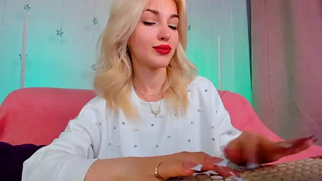 Snapshot of LisaFoxyMe chatting on 05/21/26, 01:23 LisaFoxyMe online show from 05/21/26, 01:23