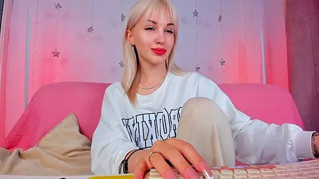 Snapshot of LisaFoxyMe chatting on 06/14/26, 01:14 LisaFoxyMe online show from 06/14/26, 01:14