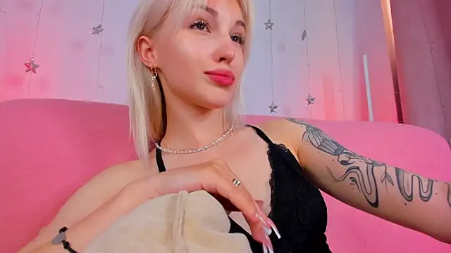 Snapshot of LisaFoxyMe chatting on 06/14/26, 02:24 LisaFoxyMe online show from 06/14/26, 02:24