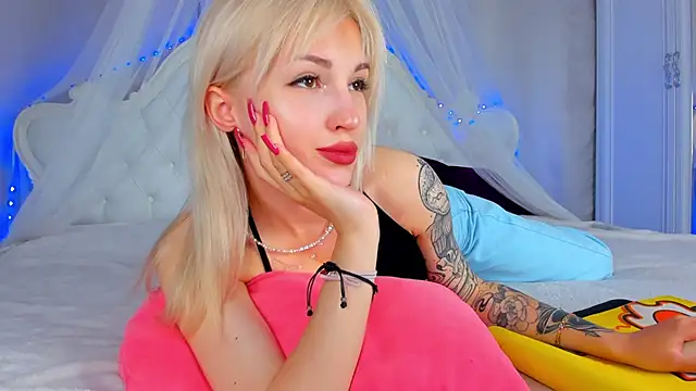 Snapshot of LisaFoxyMe chatting on 06/16/26, 01:19 LisaFoxyMe online show from 06/16/26, 01:19