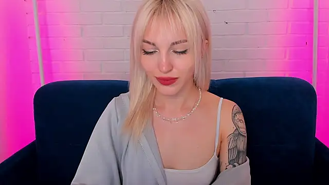 Snapshot of LisaFoxyMe chatting on 07/09/26, 01:42 LisaFoxyMe online show from 07/09/26, 01:42