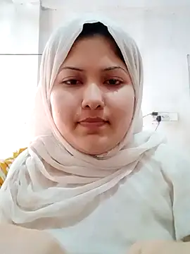 Snapshot of Nusrat-N chatting on 06/12/26, 08:13 Nusrat-N online show from 06/12/26, 08:13