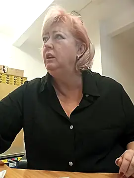 Snapshot of TerezaVelvet chatting on 10/13/25, 07:08 TerezaVelvet online show from 10/13/25, 07:08