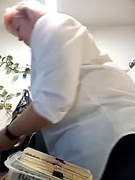 Snapshot of TerezaVelvet chatting on 10/16/25, 04:57 TerezaVelvet online show from 10/16/25, 04:57