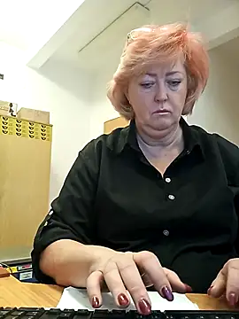 Snapshot of TerezaVelvet chatting on 10/22/25, 06:57 TerezaVelvet online show from 10/22/25, 06:57