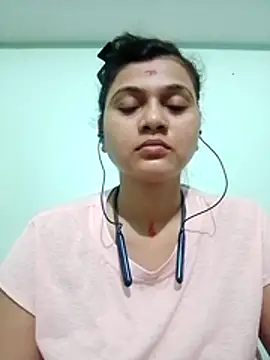 Snapshot of Kavya-Tiwari chatting on 10/22/25, 06:29 Kavya-Tiwari online show from 10/22/25, 06:29