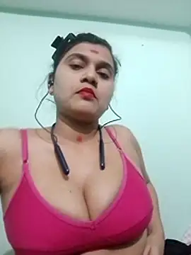Snapshot of Kavya-Tiwari chatting on 12/16/25, 09:03 Kavya-Tiwari online show from 12/16/25, 09:03