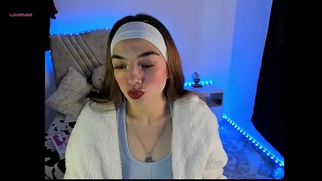 Snapshot of Mia_Victoria22 chatting on 03/18/26, 02:42 Mia Victoria22 online show from 03/18/26, 02:42