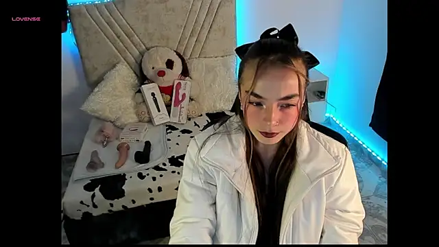 Snapshot of Mia_Victoria22 chatting on 04/11/26, 03:11 Mia Victoria22 online show from 04/11/26, 03:11