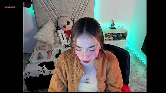 Snapshot of Mia_Victoria22 chatting on 04/14/26, 02:28 Mia Victoria22 online show from 04/14/26, 02:28