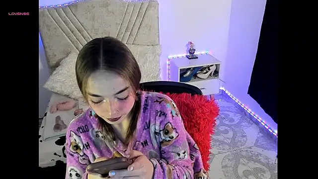 Snapshot of Mia_Victoria22 chatting on 04/16/26, 02:45 Mia Victoria22 online show from 04/16/26, 02:45