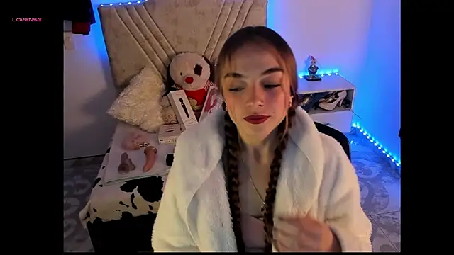 Snapshot of Mia_Victoria22 chatting on 04/18/26, 02:26 Mia Victoria22 online show from 04/18/26, 02:26