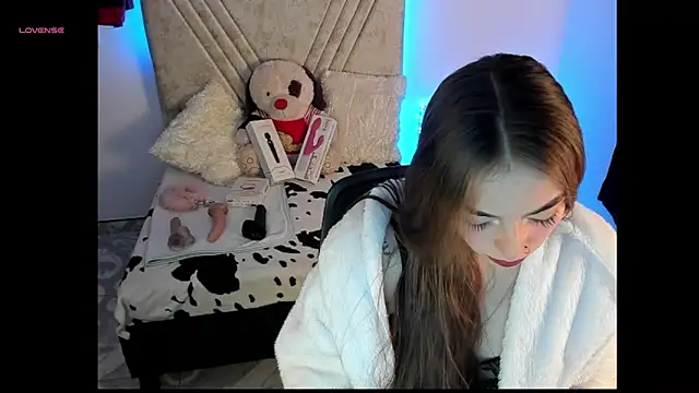 Snapshot of Mia_Victoria22 chatting on 04/21/26, 02:04 Mia Victoria22 online show from 04/21/26, 02:04