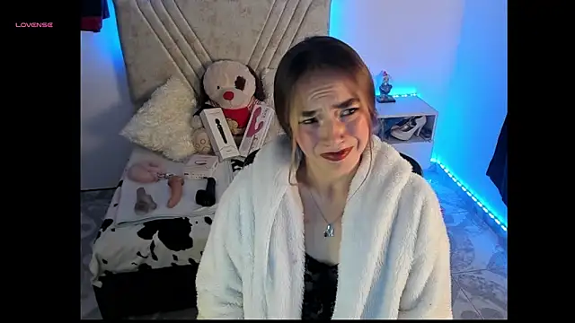 Snapshot of Mia_Victoria22 chatting on 04/21/26, 02:51 Mia Victoria22 online show from 04/21/26, 02:51