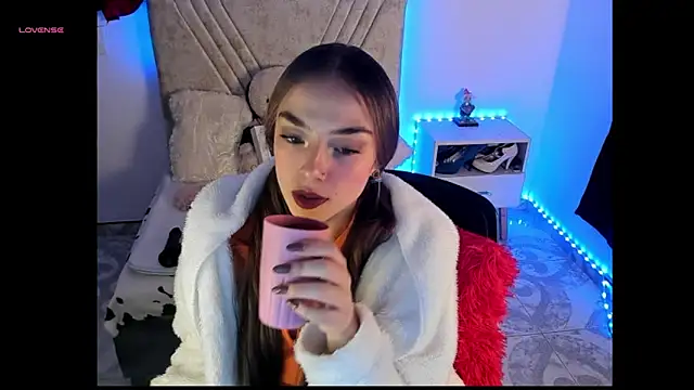 Snapshot of Mia_Victoria22 chatting on 05/01/26, 03:33 Mia Victoria22 online show from 05/01/26, 03:33