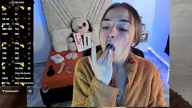 Snapshot of Mia_Victoria22 chatting on 07/02/26, 08:04 Mia Victoria22 online show from 07/02/26, 08:04