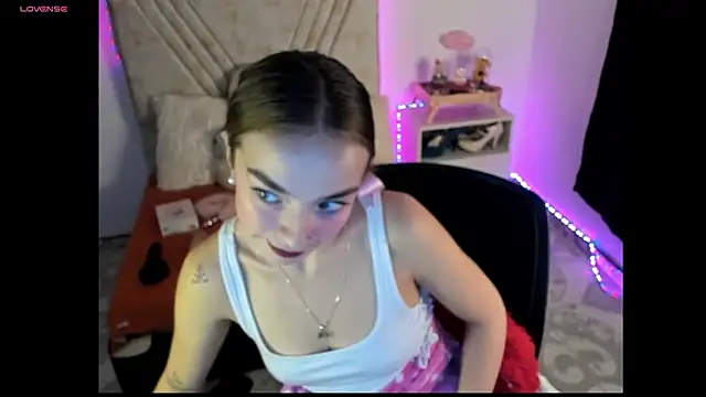 Snapshot of Mia_Victoria22 chatting on 07/22/26, 01:41 Mia Victoria22 online show from 07/22/26, 01:41
