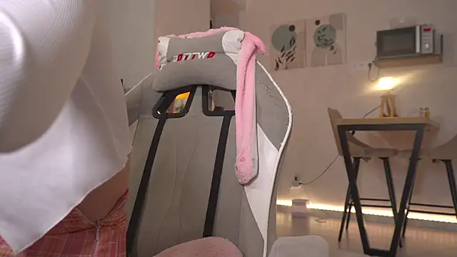 kategoodgirl online show from 11/19/25, 10:26