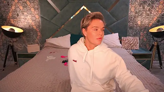 Snapshot of PleasureWeCouple chatting on 11/22/25, 06:56 PleasureWeCouple online show from 11/22/25, 06:56