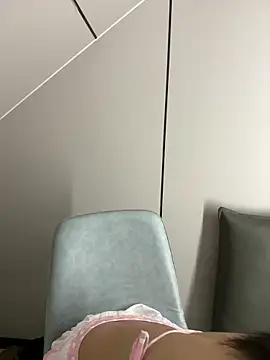 Snapshot of lelebaybay888 chatting on 10/17/25, 04:20 lelebaybay888 online show from 10/17/25, 04:20