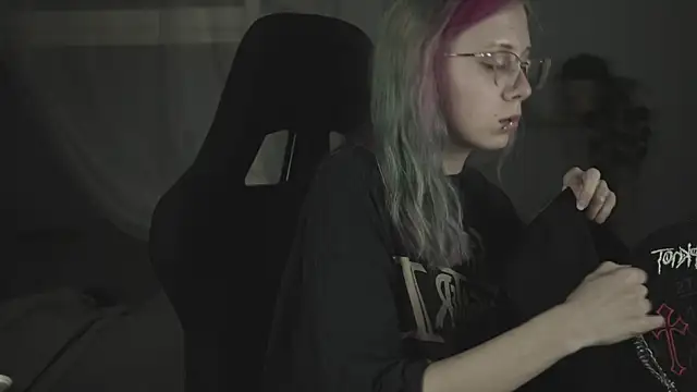 SakuraBliss online show from 11/24/25, 10:04