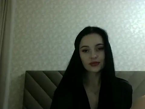 Snapshot of Lulii24 chatting on 10/27/25, 01:42 Lulii24 online show from 10/27/25, 01:42