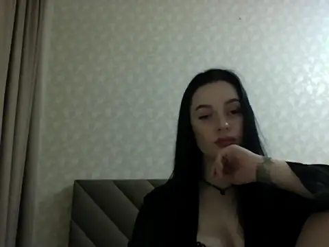 Snapshot of Lulii24 chatting on 11/17/25, 05:02 Lulii24 online show from 11/17/25, 05:02